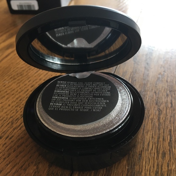 MAC Mineralize Foundation Compact NC45 NEW - Picture 4 of 8